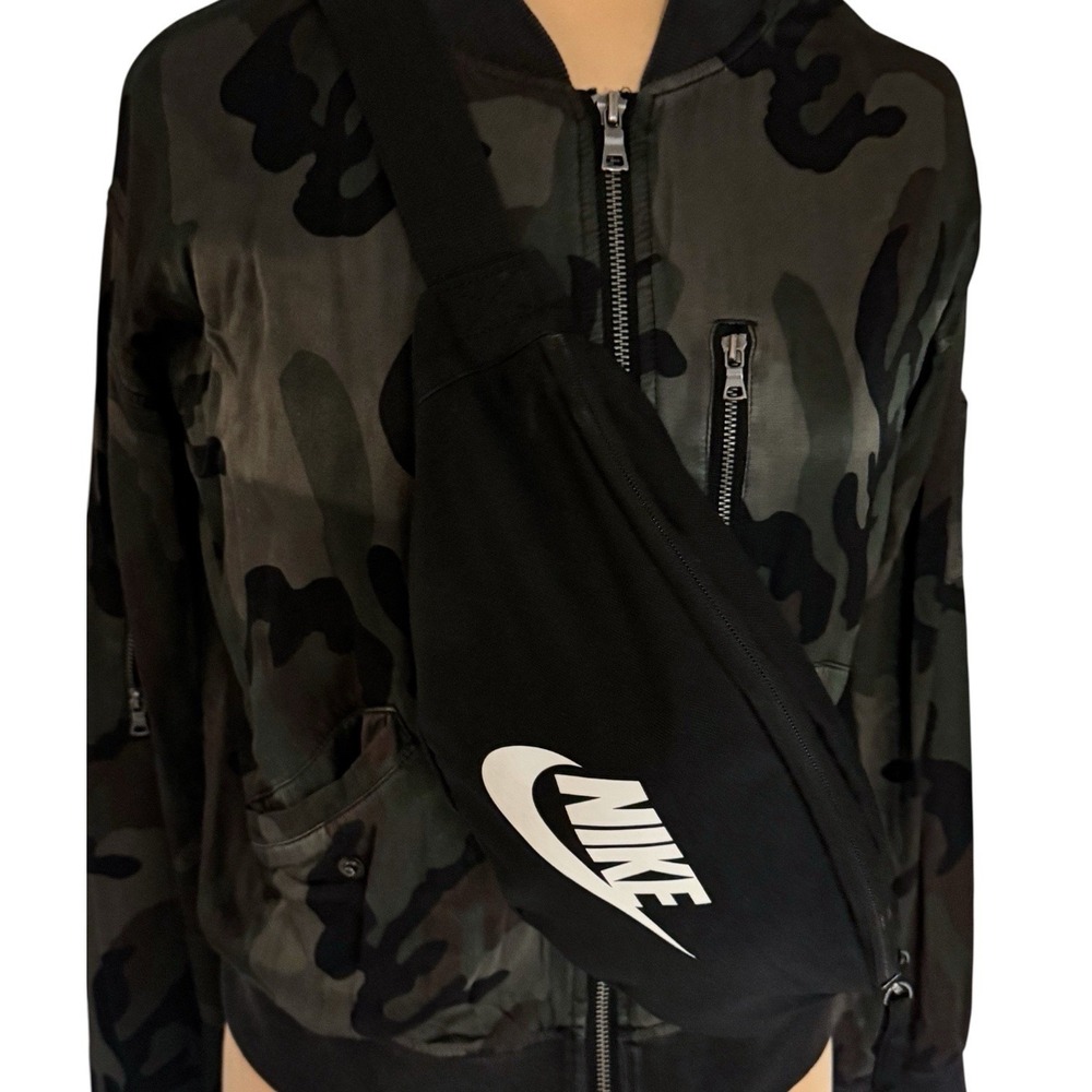 Nike Heritage Crossbody Waistpack Unisex Bag Black Size 3 L - Picture 3 of 9